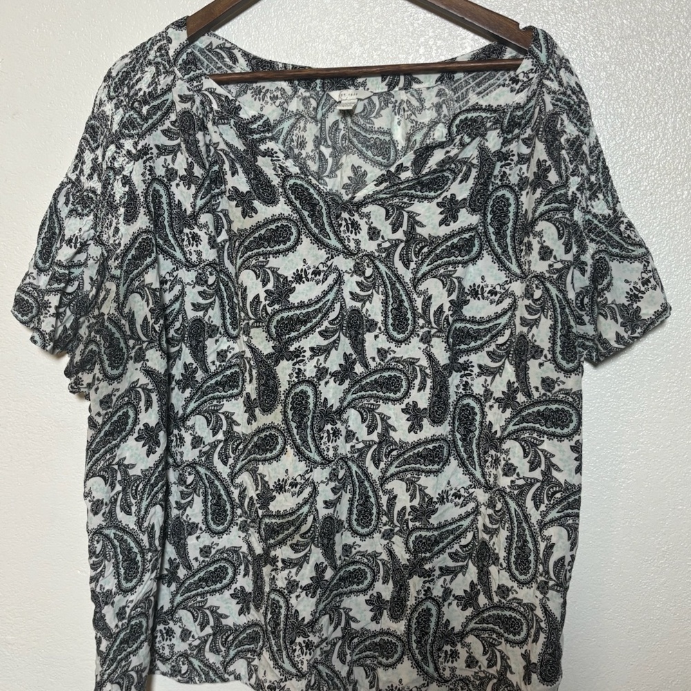EST. 1946 Women’s Paisley Top Size 22/24W – Black & White Print, Lightweight Blo